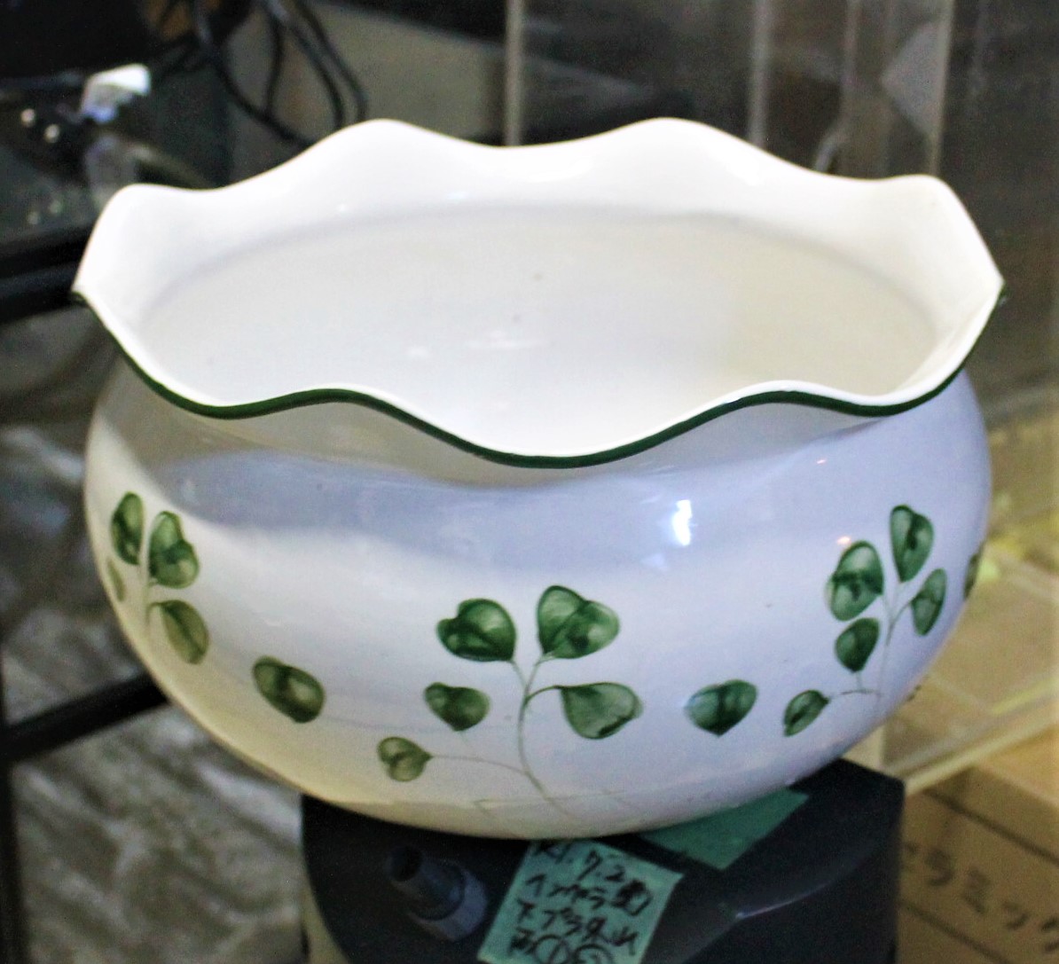 陶器鉢　直径２８×高さ１６